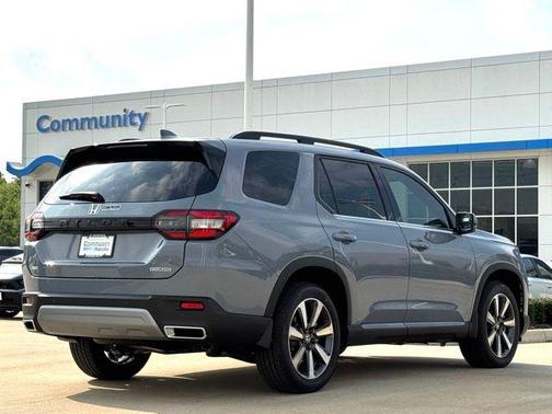 2025 Honda Pilot Touring 8-Passenger