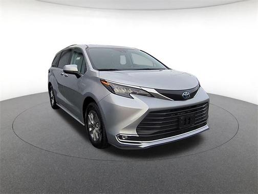 2024 Toyota Sienna XLE