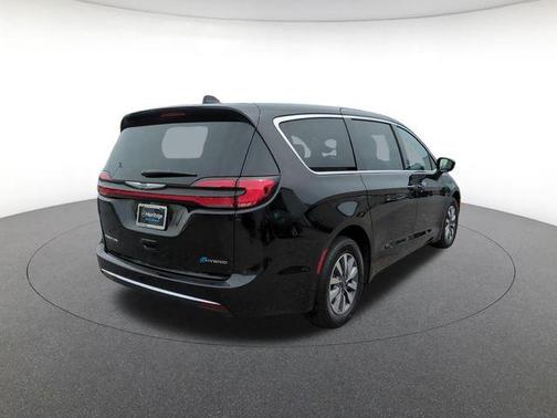 Diamond Black 2025 Chrysler Pacifica Hybrid Select