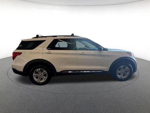 White 2022 Ford Explorer XLT