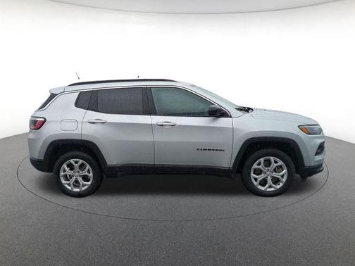 Silver Zynith 2024 Jeep Compass Latitude