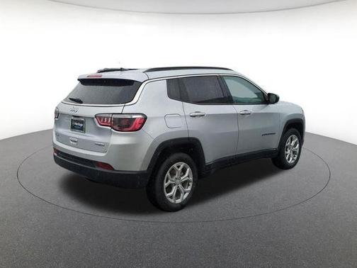 Silver Zynith 2024 Jeep Compass Latitude
