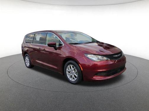 Velvet 2022 Chrysler Voyager LX