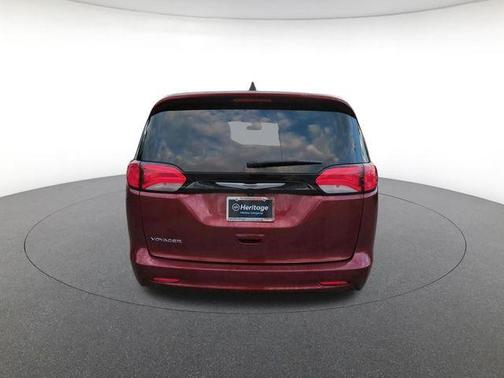 Velvet 2022 Chrysler Voyager LX