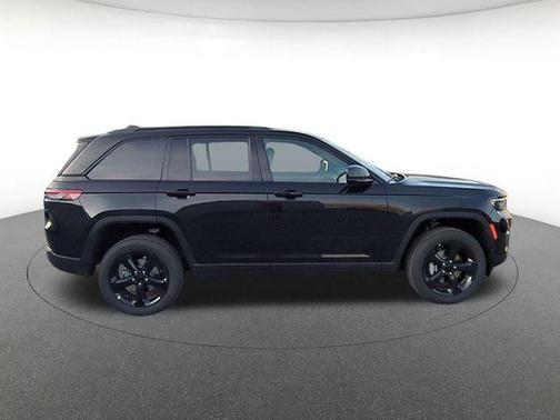 Diamond Black 2025 Jeep Grand Cherokee Laredo