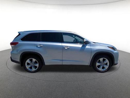 Celestial Silver Metallic 2017 Toyota Highlander Limited