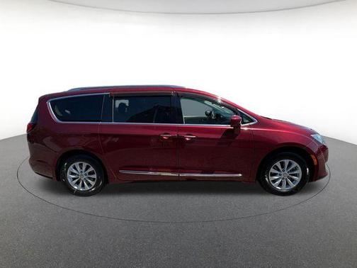 Velvet 2019 Chrysler Pacifica Touring-L