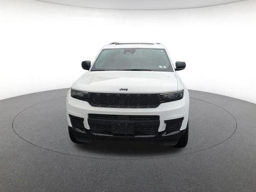 Bright White Clearcoat 2023 Jeep Grand Cherokee L Laredo