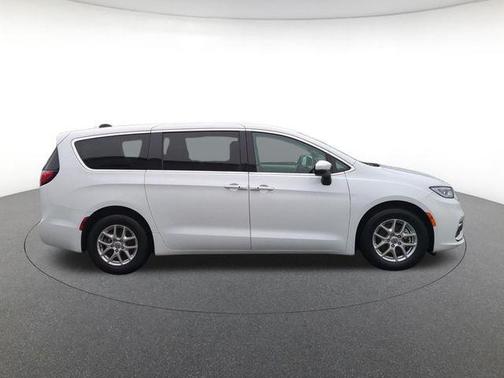 2023 Chrysler Pacifica Touring-L