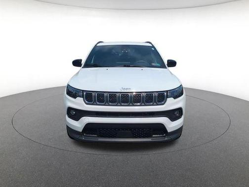 Bright White Clearcoat 2024 Jeep Compass Latitude