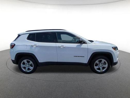 Bright White Clearcoat 2024 Jeep Compass Latitude