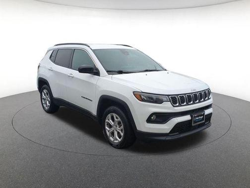 Bright White Clearcoat 2024 Jeep Compass Latitude