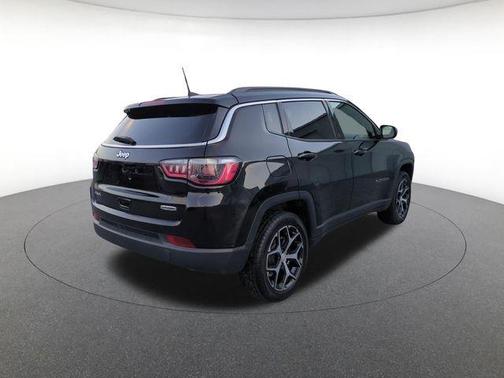 Diamond Black 2024 Jeep Compass Latitude