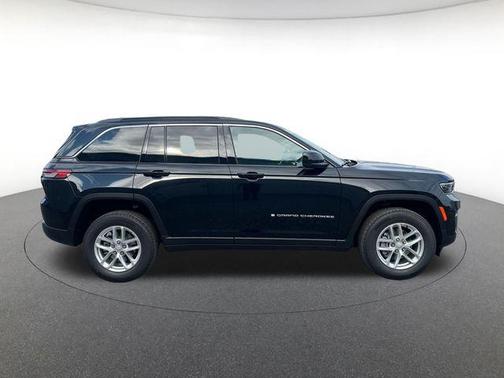 Diamond Black 2025 Jeep Grand Cherokee Laredo X