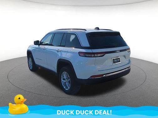 Bright White Clearcoat 2025 Jeep Grand Cherokee Laredo X