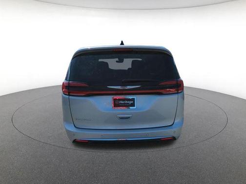 2024 Chrysler Pacifica Touring-L