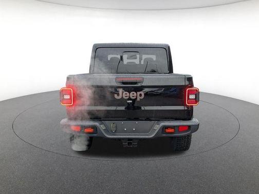 Black Clearcoat 2026 Jeep Gladiator Mojave