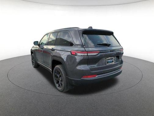 Metallic 2026 Jeep Grand Cherokee Laredo