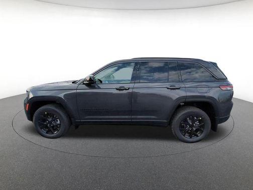 Metallic 2026 Jeep Grand Cherokee Laredo