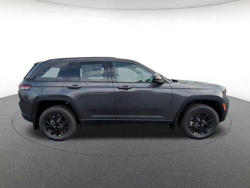 Metallic 2026 Jeep Grand Cherokee Laredo