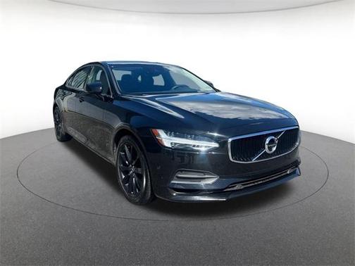 2018 Volvo S90 T6 Momentum
