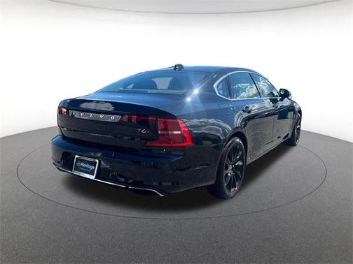 2018 Volvo S90 T6 Momentum