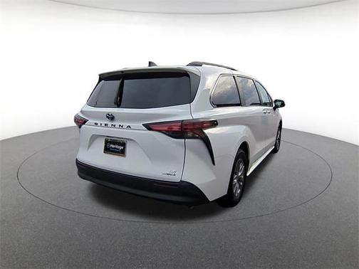 2022 Toyota Sienna LE