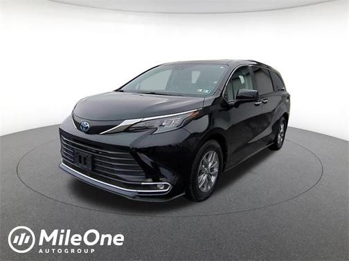 2024 Toyota Sienna XLE