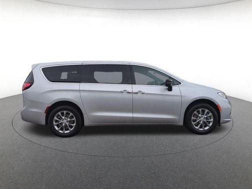 Silver Mist Clearcoat 2026 Chrysler Pacifica Limited