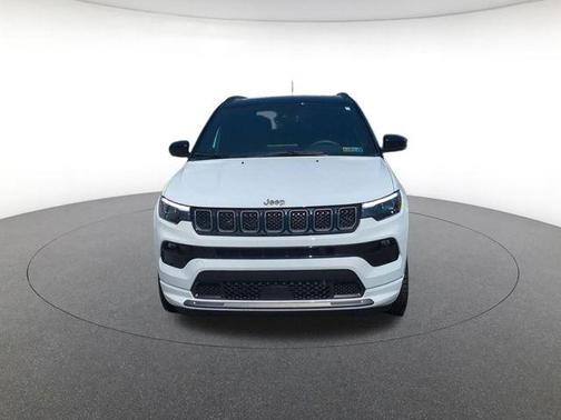 Bright White Clearcoat 2023 Jeep Compass Altitude