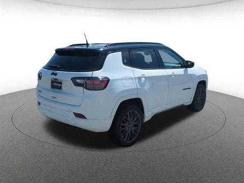 Bright White Clearcoat 2023 Jeep Compass Altitude