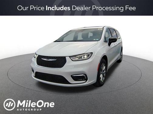 Bright White Clearcoat 2026 Chrysler Pacifica Limited