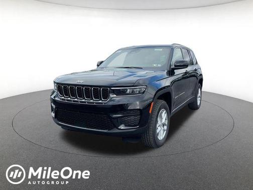Diamond Black 2025 Jeep Grand Cherokee Laredo X