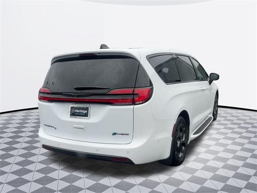 2023 Chrysler Pacifica Hybrid Touring L