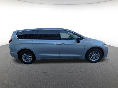 2024 Chrysler Pacifica Touring-L