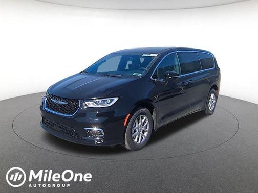 Diamond Black 2026 Chrysler Pacifica Select