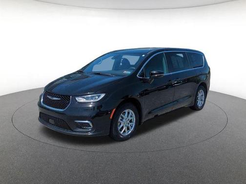 Diamond Black 2025 Chrysler Pacifica Select