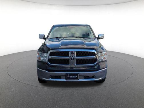 Brilliant Black Crystal Pearlcoat 2019 RAM 1500 Classic SLT