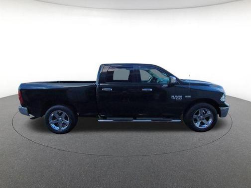 Brilliant Black Crystal Pearlcoat 2019 RAM 1500 Classic SLT