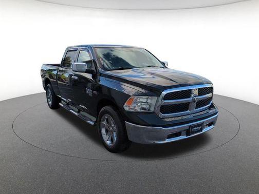 Brilliant Black Crystal Pearlcoat 2019 RAM 1500 Classic SLT