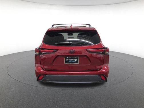 Ruby Flare Pearl 2025 Toyota Highlander Limited
