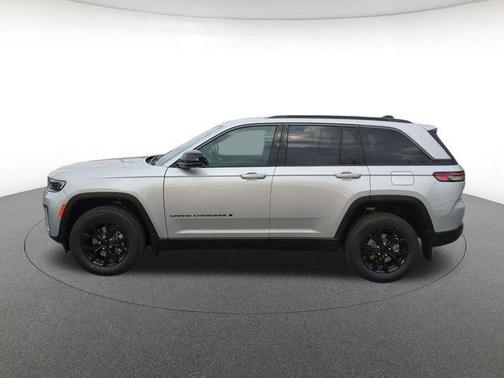 Silver Zynith 2026 Jeep Grand Cherokee Laredo