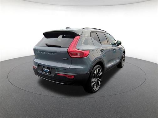 2023 Volvo XC40 B5 Plus Dark Theme