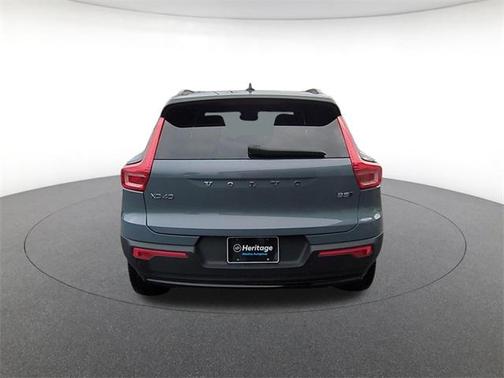 2023 Volvo XC40 B5 Plus Dark Theme