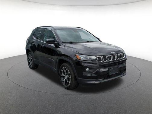 Diamond Black 2024 Jeep Compass Latitude