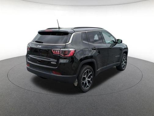 Diamond Black 2024 Jeep Compass Latitude