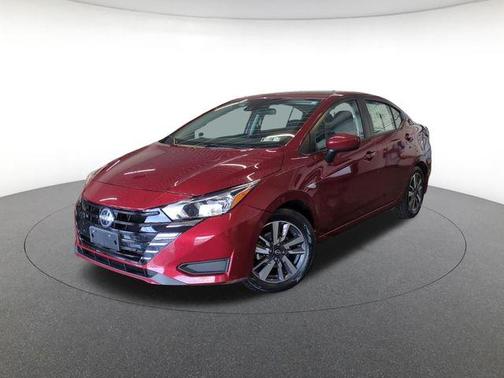 Scarlet Ember 2024 Nissan Versa 1.6 SV