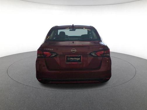 Scarlet Ember 2024 Nissan Versa 1.6 SV