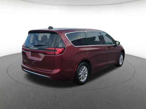 Velvet 2023 Chrysler Pacifica Touring-L
