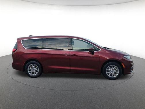 Velvet 2023 Chrysler Pacifica Touring-L